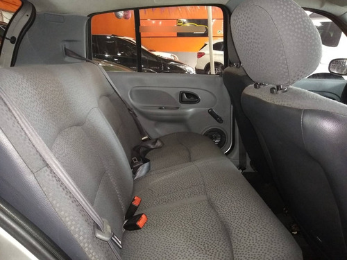 Imagem 9 de 10 de Renault Clio 1.0 Campus 16v Flex 4p Manual