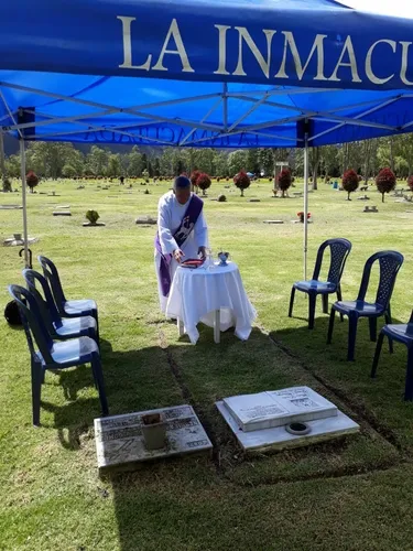 Lote Triple En Cementerio Jardines La Inmaculada