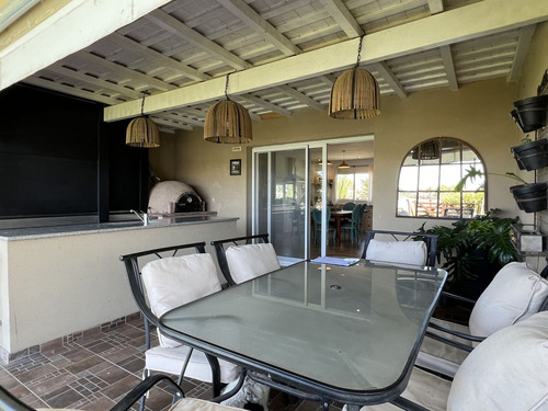 Casa En Venta Con Fondo A La Laguna Lagos De San Eliseo