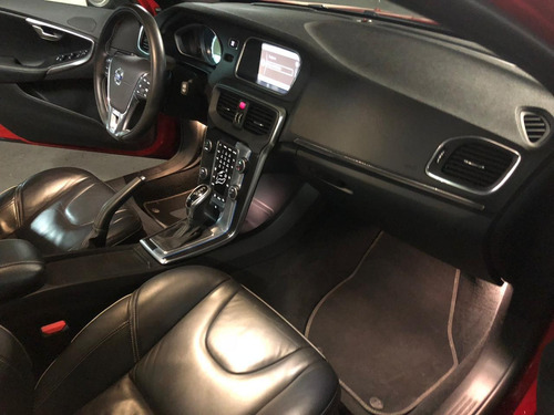 Volvo V40 T5 R Design