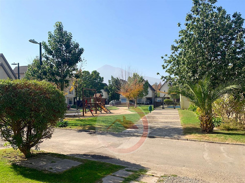 Tu Nuevo Hogar Te Espera! Con Amplio Patio Y En Condominio.