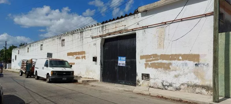 Bodega Comercial Con Amplio Patio De Maniobras ,en El Centr