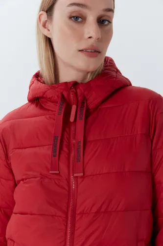 Campera Ultra Light Liviana Corta Roja Mujer Desiderata