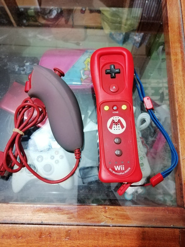 Control Wii Remote Plus Edición Mario (Reacondicionado)