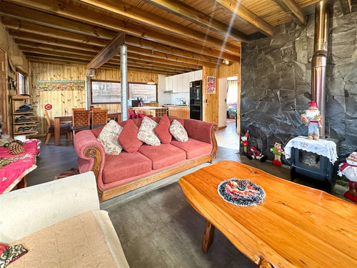 Casa A Pasos De La Playa En Pichilemu, 6 Dormitorios