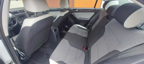 Imagen 6 de 10 de Volkswagen Jetta 2016 2.0 Live Mt