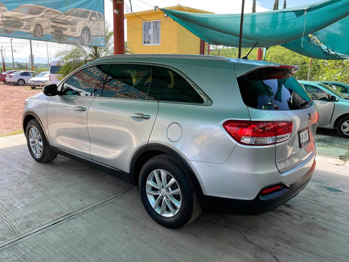 Imagen 9 de 14 de Kia Sorento 2017 2.4 Lx At