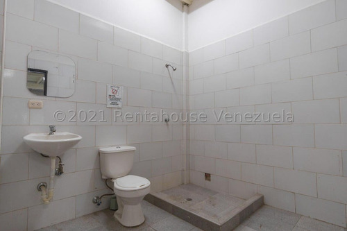 Imagen 20 de 24 de Alquilo Edificio Comercial , Tres Pisos, Con Excelente Ubicación Catia !!!! Excelente Oportunidad!
