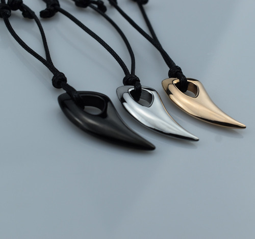 A Collar Con Colgante Ajustable En Forma De Diente De Lobo