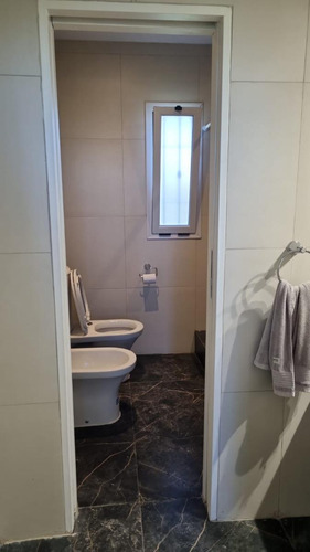 Casa En Venta - 3 Dormitorios 3 Baños - Cocheras - 2.125mts2 - Poblet, La Plata