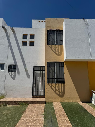 Casa En Renta Chulavista Iii, Queretaro. 3 Rec, 3 Baños, Privada Con Alberca