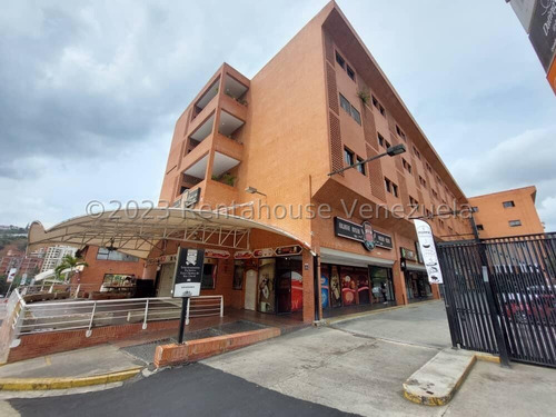 Excelente Y Cómodo Apartamento Ejecutivo En Venta La Boyera Caracas 23-28494