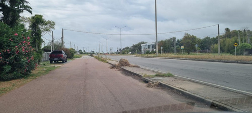 Se Vende La Mitad De Un Terreno De 580m2 En Barra De Carrasco