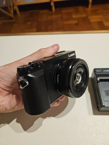 Camara Panasonic Lumix Gx80/gx85 Con Lente Lumix 20mm F1.7 Negro