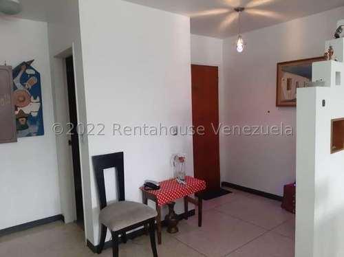 Imagen 2 de 13 de Venta Apartamento En Chacao 3hab Y 2 Baños Con Puesto