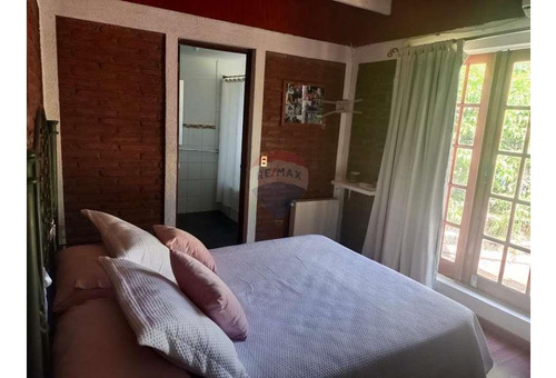 Venta De Hermosa Parcela Con Gran Casa Con Cava!!