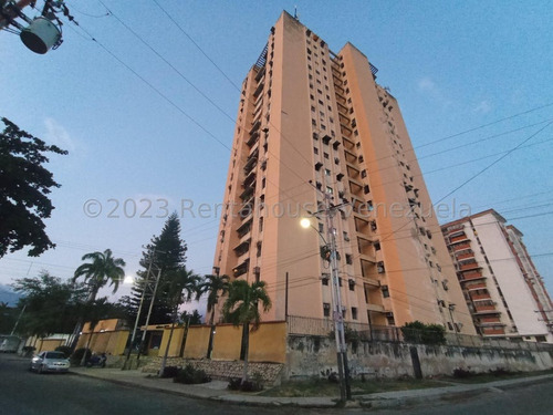 Puo 23-25675 Apartamento En Venta Cercano Avenida Bolívar