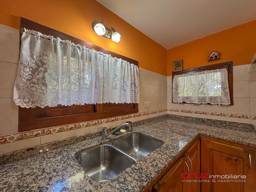 Chalet De 102m2 Con Piscina En Barranca Colorada