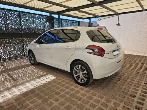 Peugeot 208 1.6 Feline