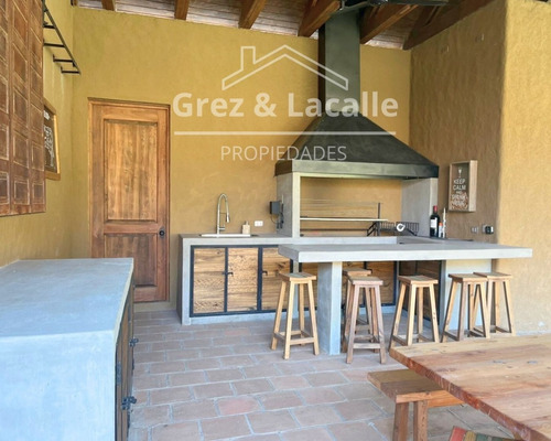 Se Vende Espectacular Casa En Sector Zapallar, Curicó