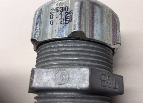 Thomas & Betts 2530 Liquidtight Cord Connector 3/4 Hub 0 Ccb