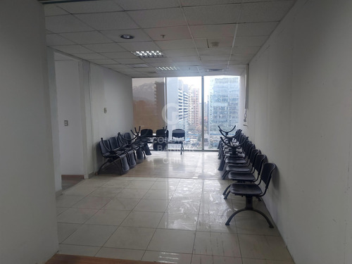 Oficina Ubicada En Edificio Mistral, Las Condes