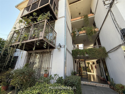 Depto En Venta De 3 Dorm. En Plaza Egaña Para Remodelar