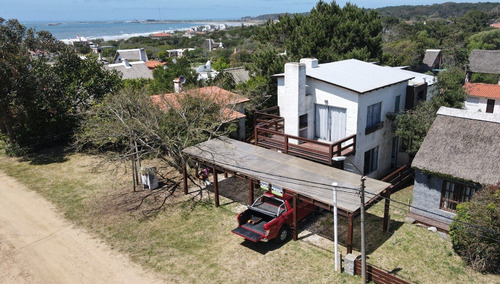 Inmobiliaria Costa Azul Vende Un Complejo De 4 Apartamento Muy Bien Ubicados A 150mtrs De La Playa En La Zona De La Aguada La Paloma Rocha
