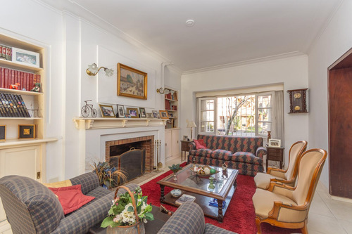 Casa En Venta En Martínez De Vías A Libertador, Muy Buena Calidad.