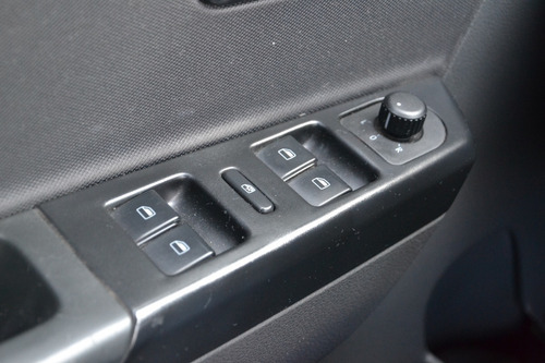 Imagen 13 de 25 de Volkswagen Crossfox 2015 Msi 16v Caja 6 Vel - 1° Dueño -