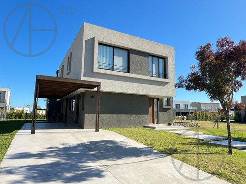 Casa En Venta De 5 Ambientes En Puertos