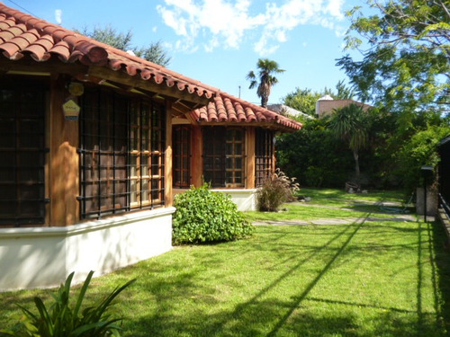 Venta  Casa En Barrio Uno, Ezeiza. Con Piscina.