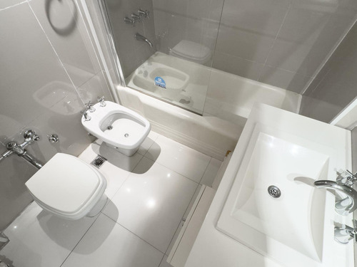 Amplisimo Departamento Refaccionado En Venta Con Cochera - Recoleta