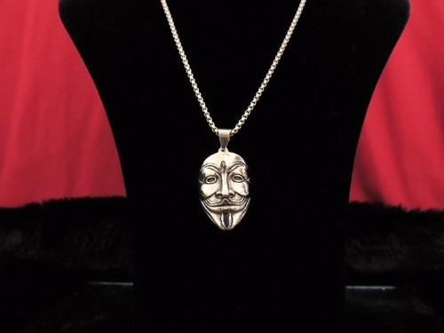 Dije Collar De V Vendetta En Acero Inoxidable Con Cadena
