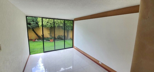 Imagen 2 de 8 de Lujosa E Impecable Casa
