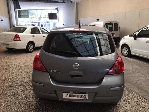 Imagen 6 de 8 de Nissan Tiida 2012 1.8 Acenta