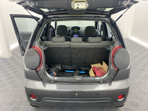 Imagen 24 de 25 de Chevrolet Spark Life 1.0
