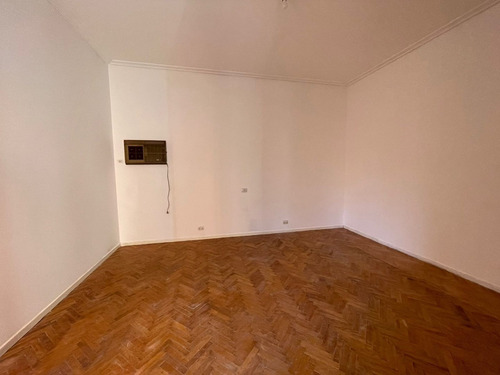 Imagen 8 de 22 de Gran Casa 4 Amb Con Patio Y Terraza Ubicada En Parque Chacabuco, Capital Federal, Buenos Aires