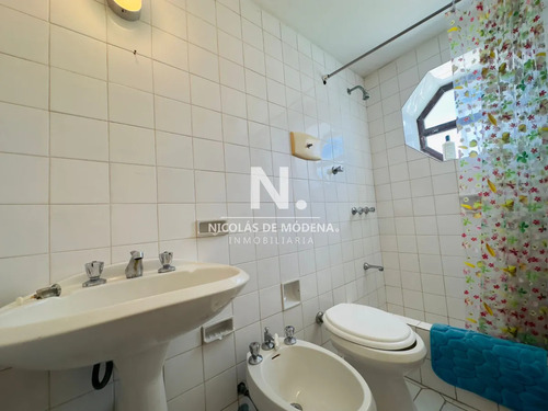 Apartamento En Venta, 4 Dormitorios, Torre De Categoría, Punta Del Este