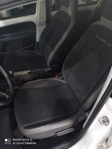 Imagem 8 de 10 de Volkswagen Cross Up 1.0 Mpi 12v Flex 4p Manual