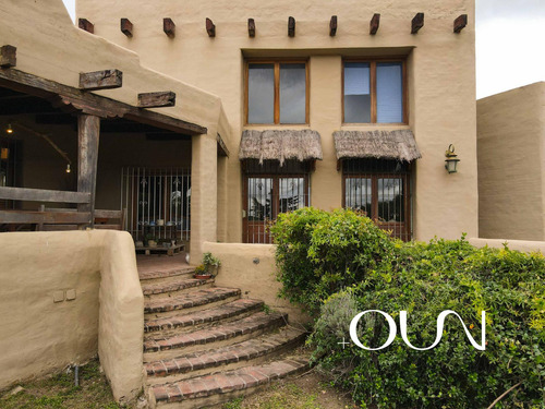 Casa En Venta En Mendiolaza, 3 Dormitorios.