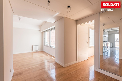 Departamento En Venta De 4 Ambientes En Caballito Con Balcón Y Patio. Excelente Construcción.