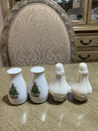 Salero Y Pimentero De Porcelana Navideños (Usado)