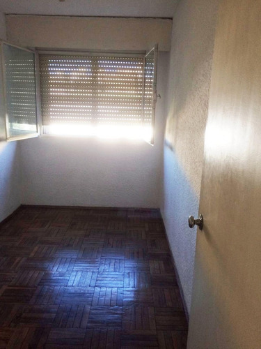 Apto. En Centro, 3 Dormitorios Y 2 Baños, Impecable Estado!