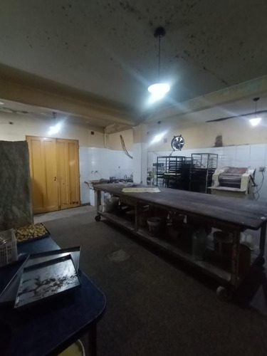 Local Esquinero Con Depósito Y Vivienda Ideal Para Fábrica, Taller O Comercio