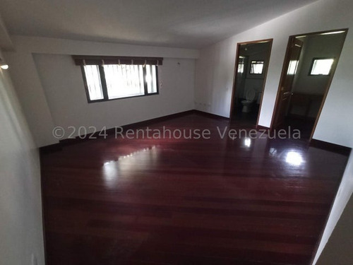 Casa Con Acabados Nobles Y Lujosos En La Lagunita Country Club #24-19496