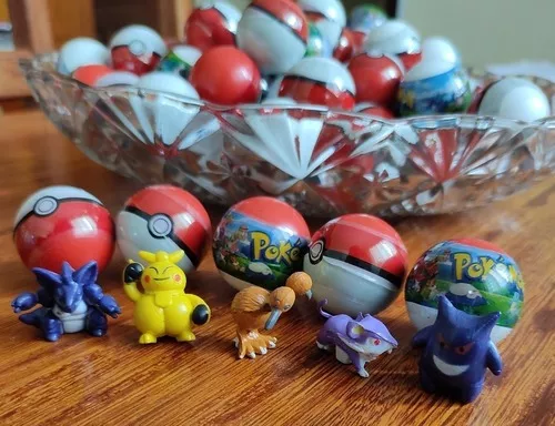 Pokemon em Miniatura com Pokebola Lacrada 1 Pokemon Aleatório em cada  Pokebola BS