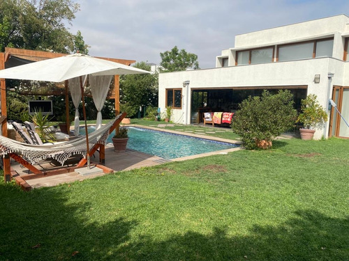 Casa 4 D + Escritorio + Servicio Colegios Lincoln Y Duna