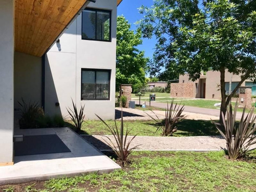 Imagen 7 de 24 de Venta - Casa En Barrio La Cuesta - Bayugar Negocios Inmobiliarios