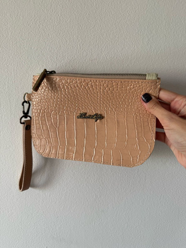 Sobre Cartera Eco Cuero Color Nude Nude Eco Cuero Con Texura Color Bronce (Usado)